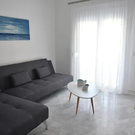Ilion Luxury & *